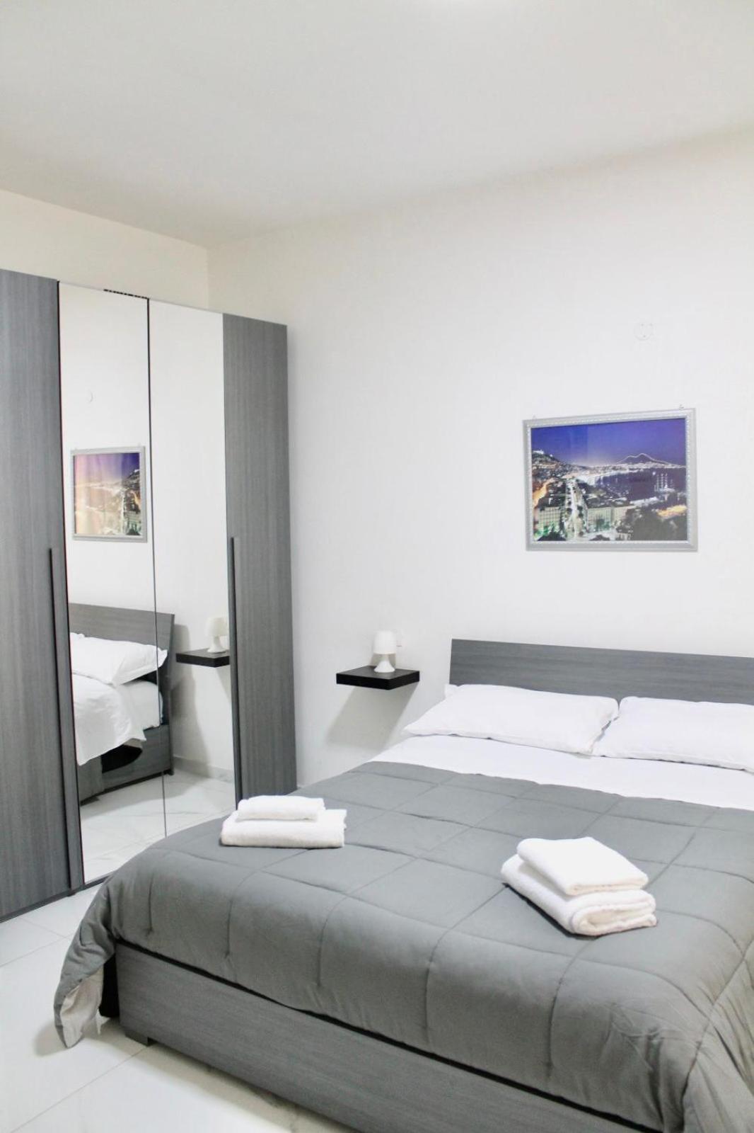 B&B Central Rooms 137 Napoli Ngoại thất bức ảnh